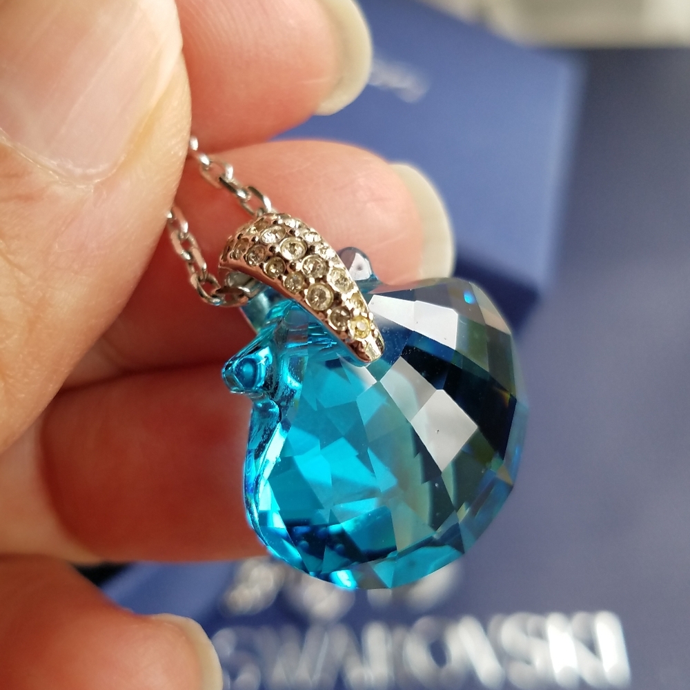 AUTHENTIC Swarovski Limited Edition Turquoise Seashell Necklace - Picture 2 of 16